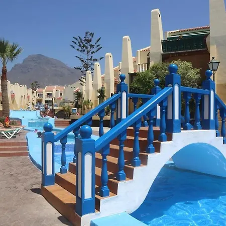 Comfortable Next To The Pools Apartamento